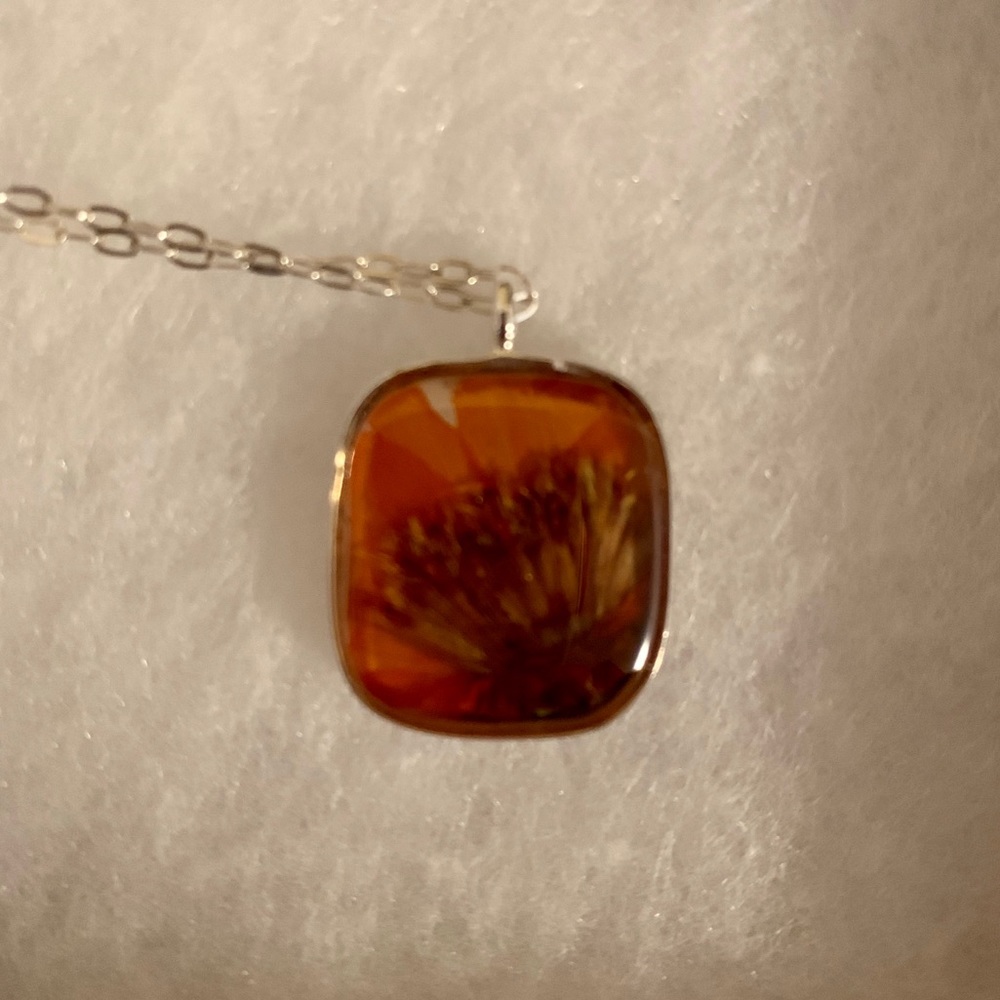 NWT Birth month Pressed Flower Pendant Necklace - Picture 4 of 7